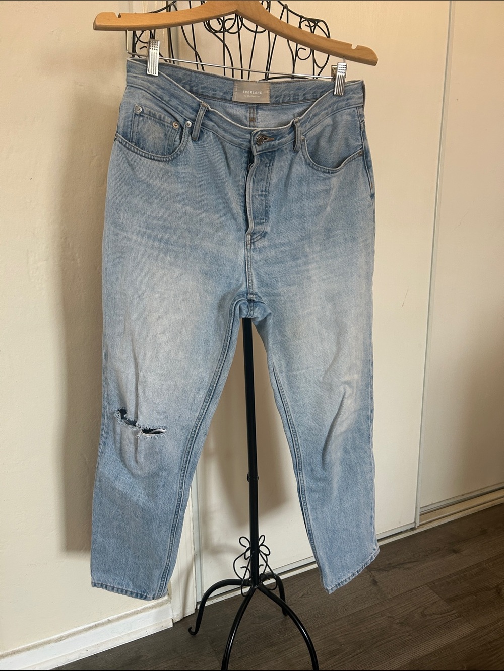 Everlane Light Blue High Rise Relaxed-Fit Jeans with Knee Rip Size 29